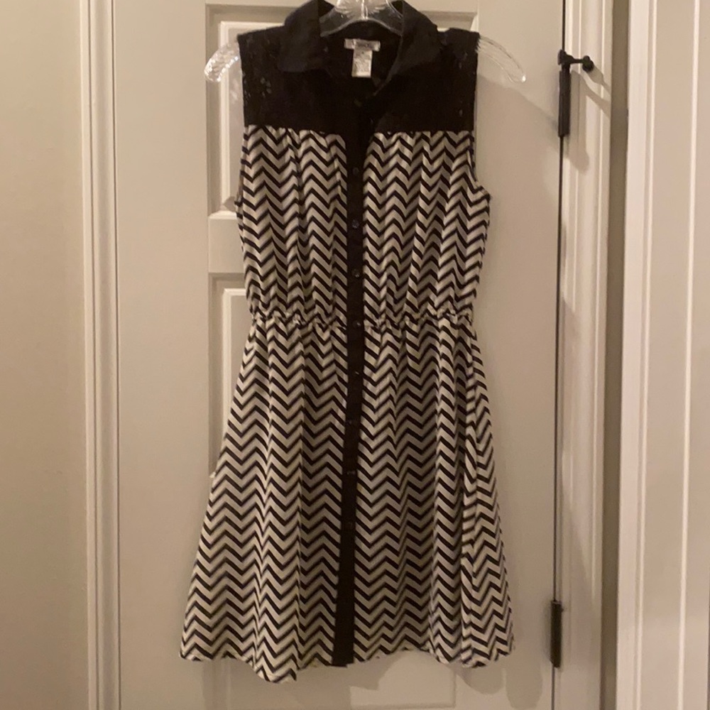 Pinky Brand -Black and White Chevron Print Dress w/ Lace Shoulder Accents-Size S